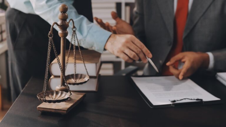 Seu nome foi negativado sem dívida? Veja como limpar e ser indenizado - Edierges Galvão Advocacia