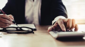 Fui negativado indevidamente: posso pedir indenização? - Edierges Galvão Advocacia